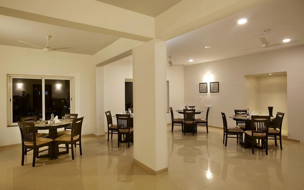 ไฮแลนด์ โฮมส์ บัดเจ็ต Hotel ปณชี ภายนอก รูปภาพ
