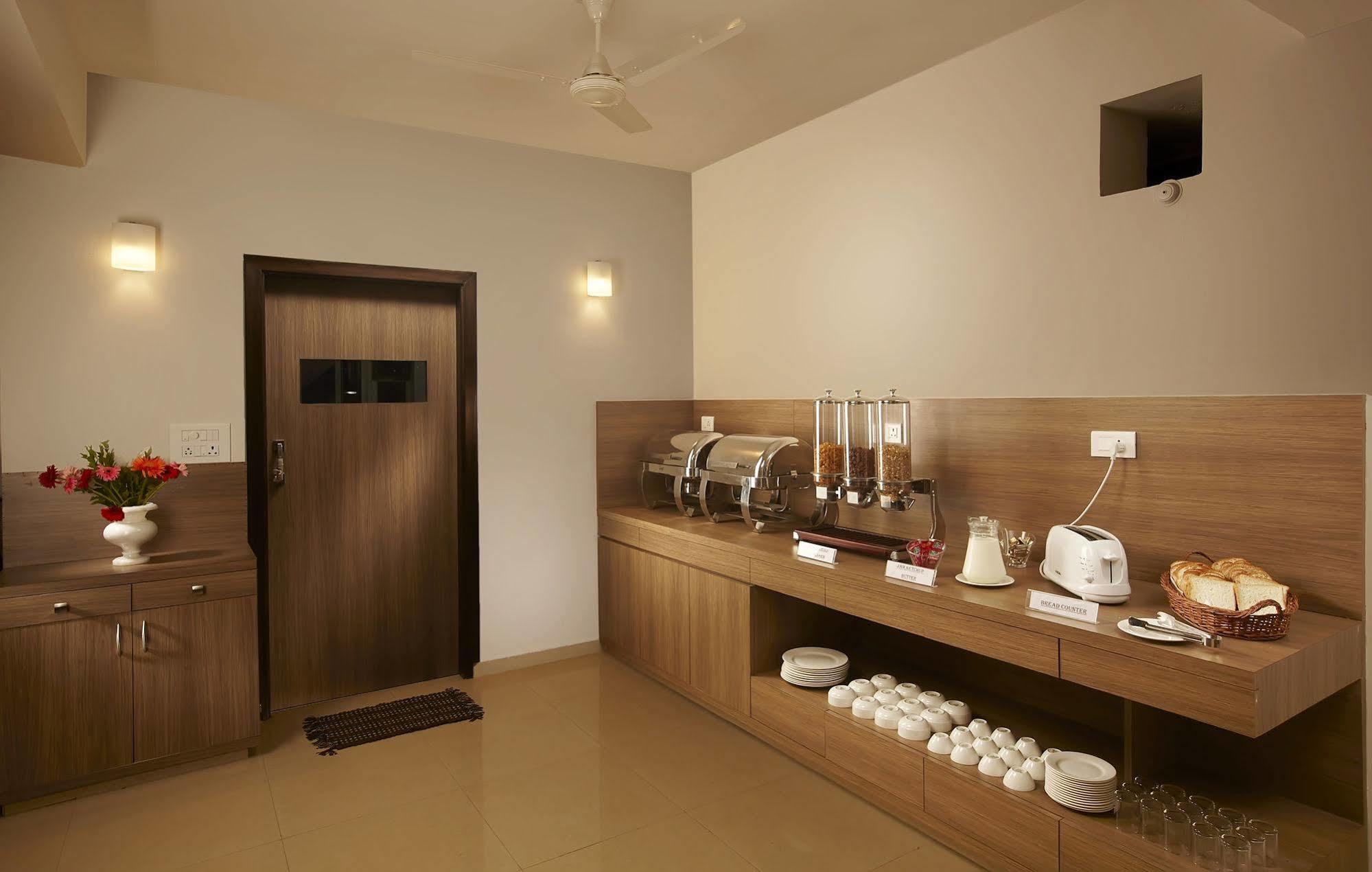 ไฮแลนด์ โฮมส์ บัดเจ็ต Hotel ปณชี ภายนอก รูปภาพ